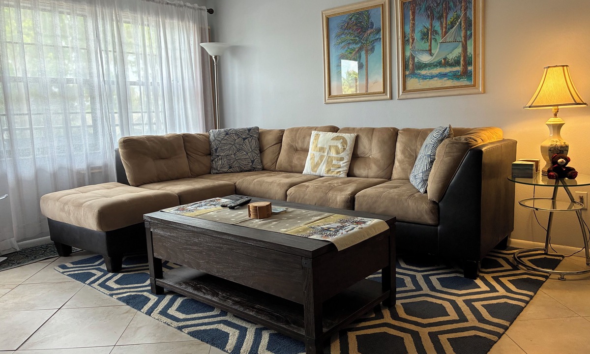 St. Petersburg - Clearwater Condo | Cozy 2-bedroom condo with AC in fabulous St. Petersburg