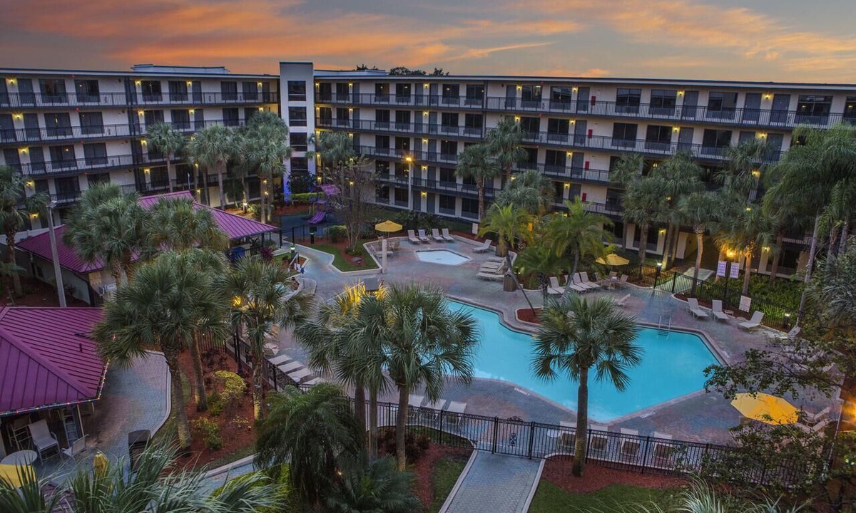 Kissimmee Hotel | Universal Orlando Adventure! 3 Units w/Free Breakfast, Pool, Pets Allowed!