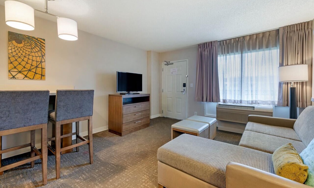 Kissimmee Hotel | Family Fun Awaits! 3 Units with Free Bfast, Disney's Hollywood Studios - 3 miles