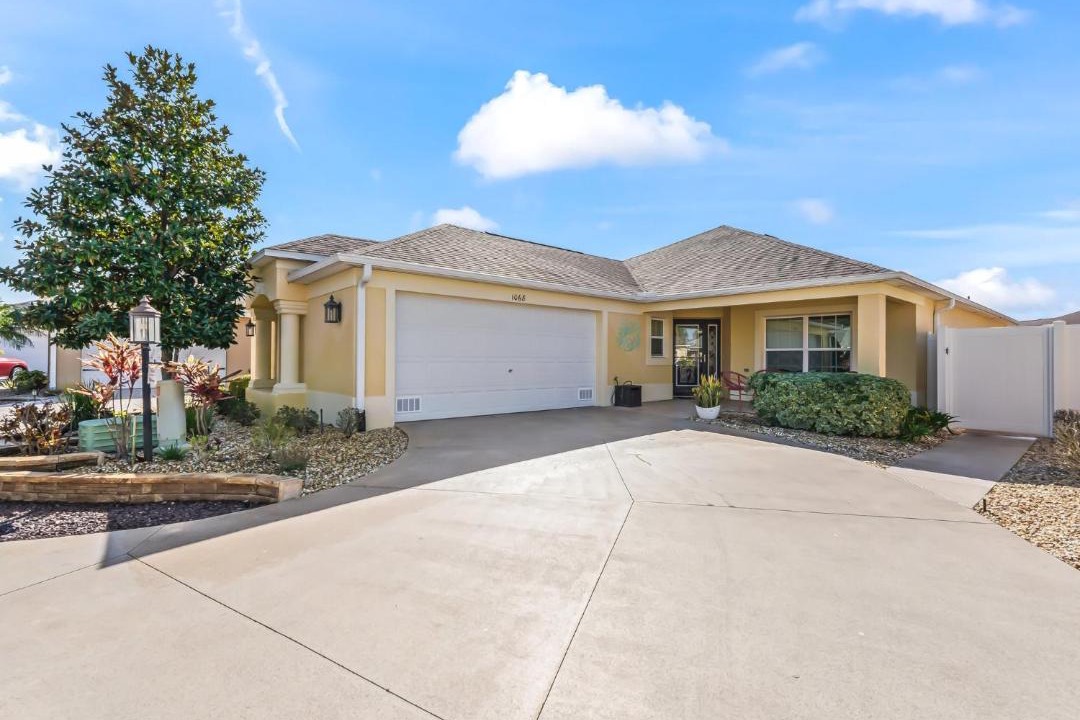 Fruitland Park Villa | 1068 Z4B VILLAGE OF PINE RIDGE by REMAX Premier