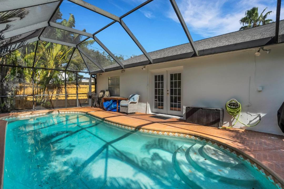 Carlouel House | Welcome To Paradise - A Weekly Beach Rental