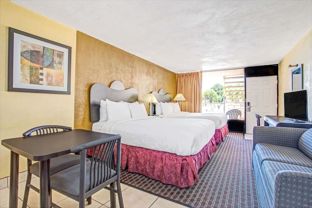 Photo of Livingroom in United Central