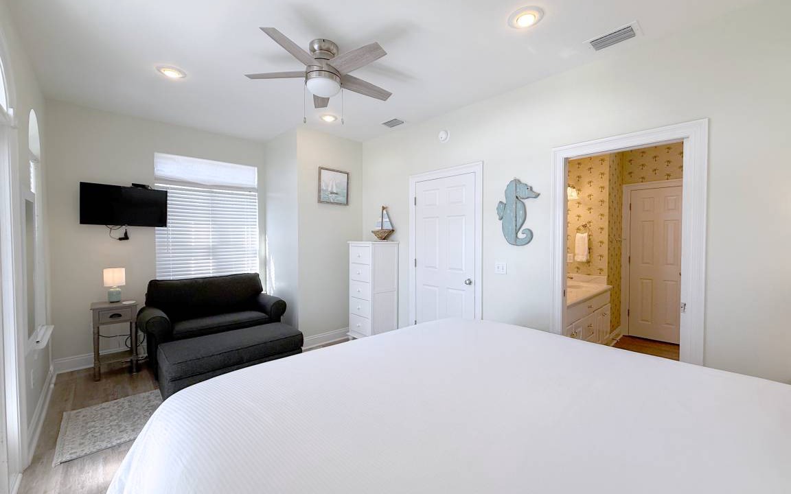 Photo of Bedroom in Lullwater Beach