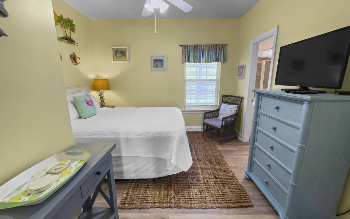 Photo of Bedroom in Lullwater Beach