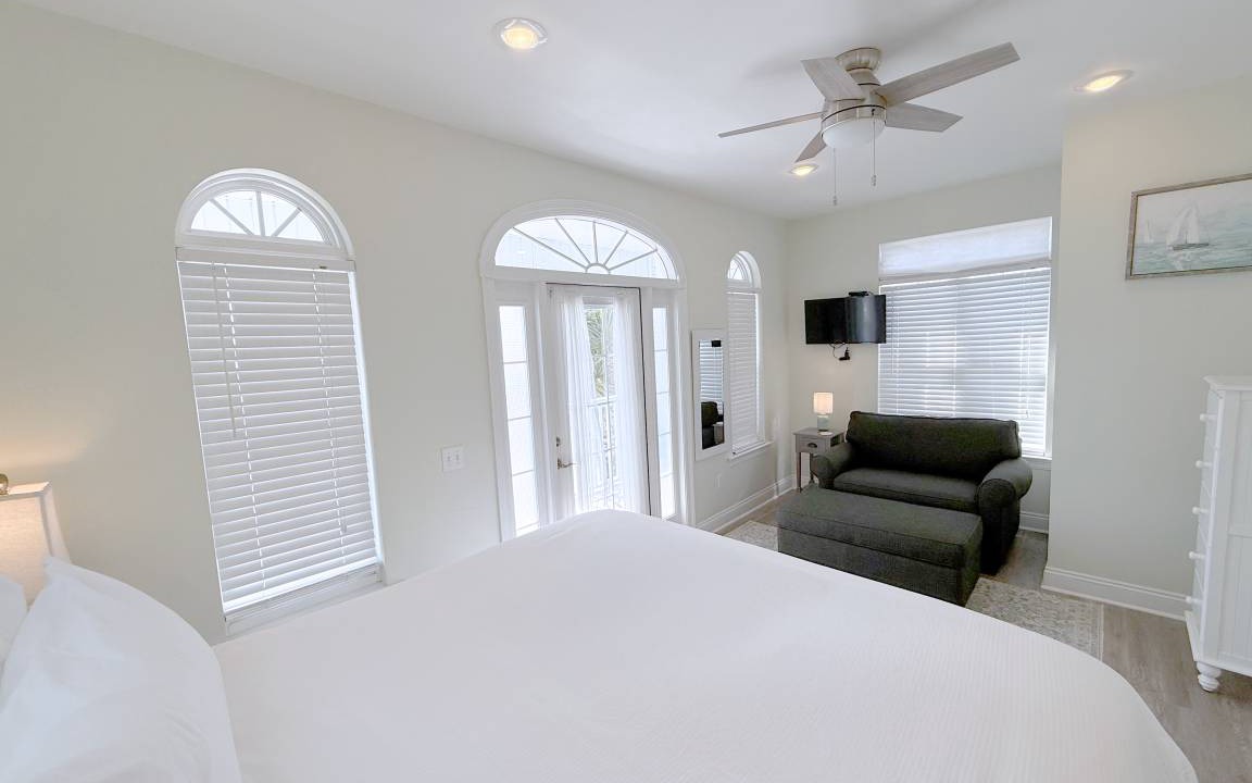 Photo of Bedroom in Lullwater Beach