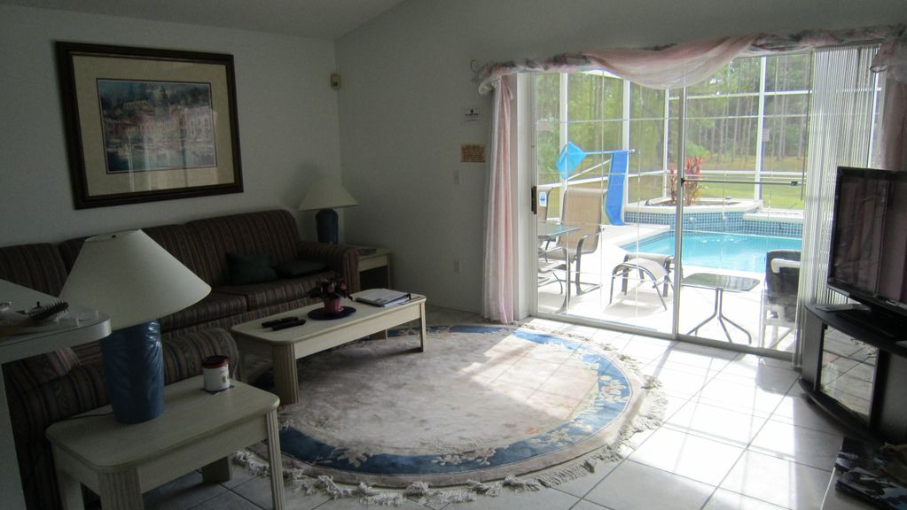 Photo of Livingroom in Windward Cay