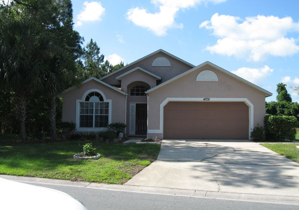 Photo of Buildings in Windward Cay