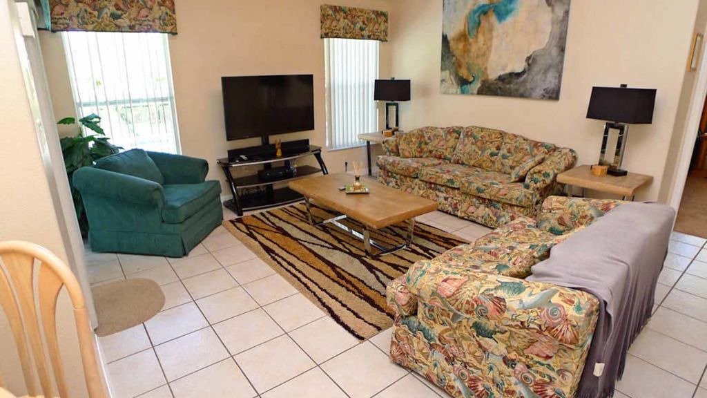 Photo of Livingroom in Greater Groves