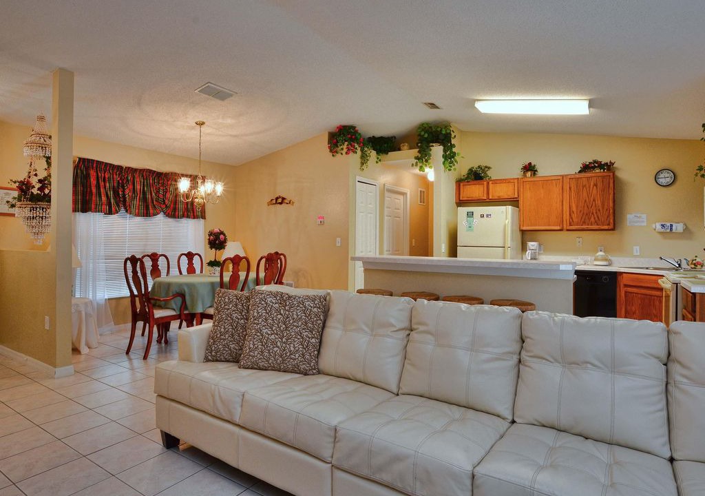 Photo of Livingroom in Greater Groves