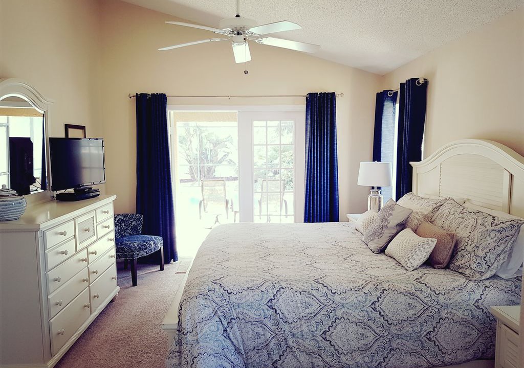 Photo of Bedroom in Greater Groves