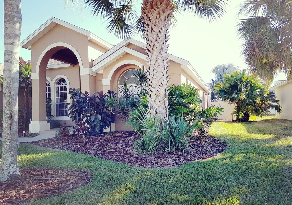 Photo of Buildings in Greater Groves