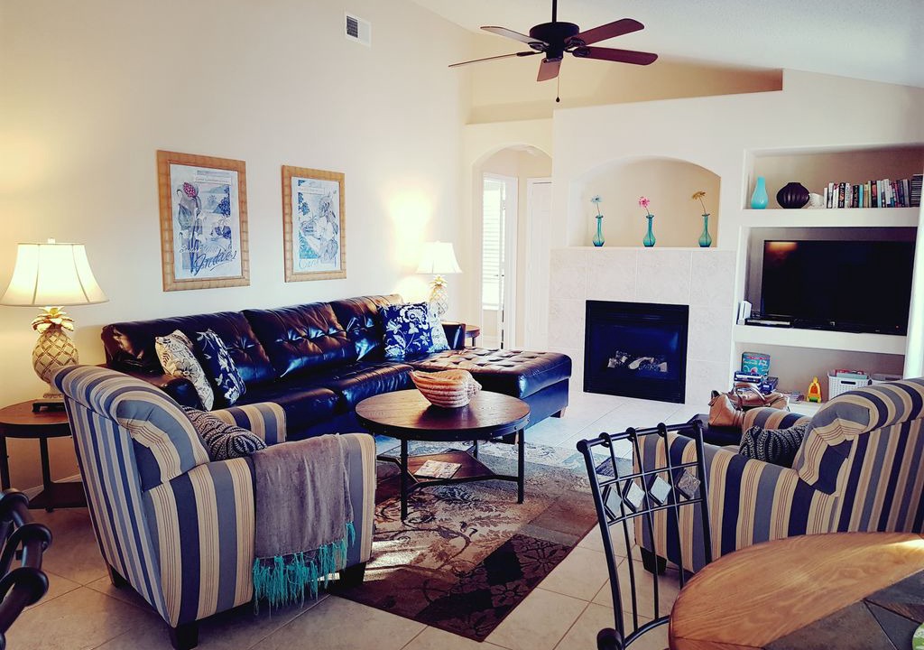 Photo of Livingroom in Greater Groves