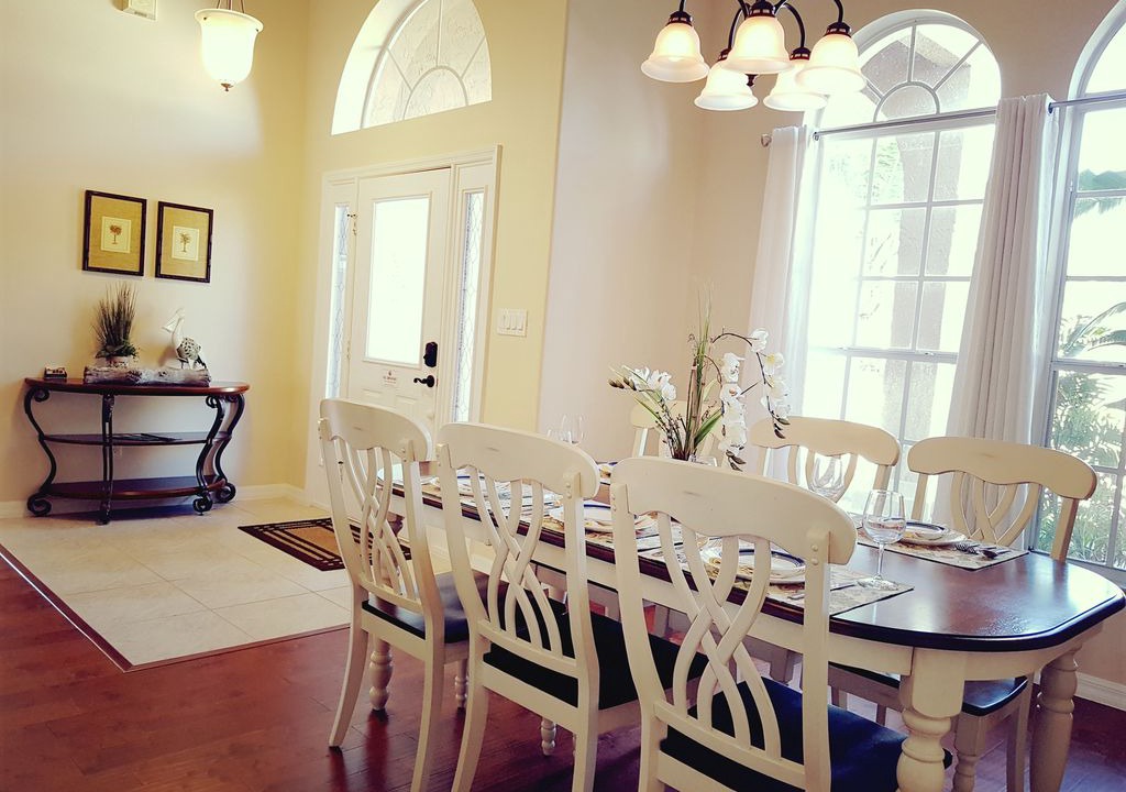 Photo of Livingroom in Greater Groves