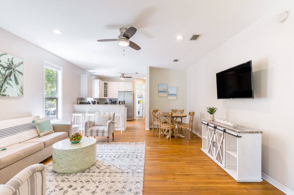 Photo of Livingroom in Gulfview Heights
