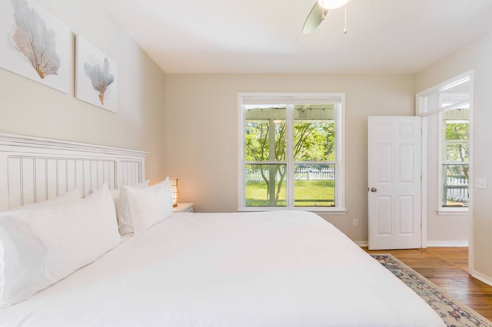 Photo of Bedroom in Gulfview Heights