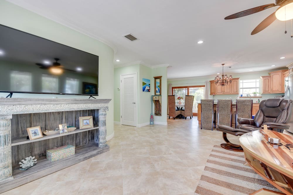 Photo of Livingroom in Key West