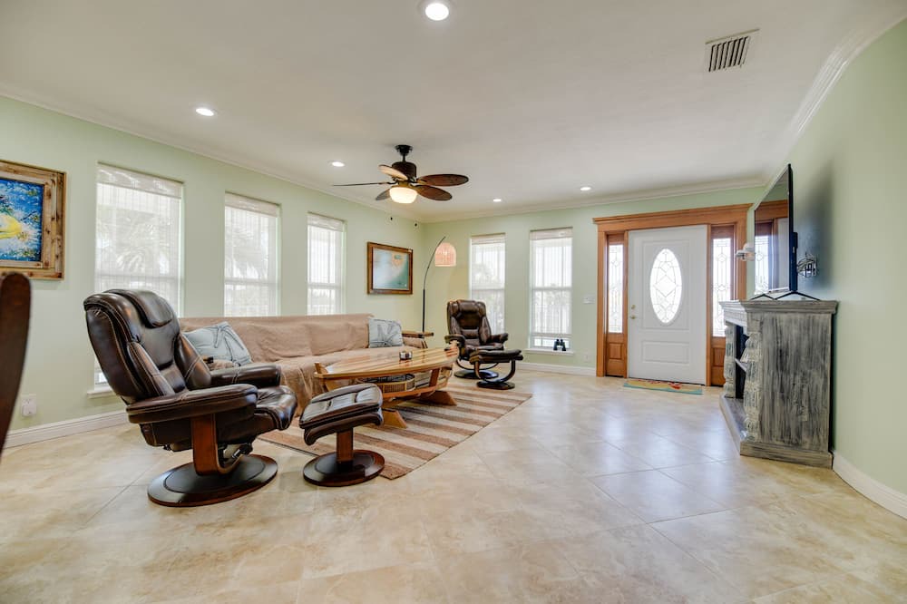 Photo of Livingroom in Key West