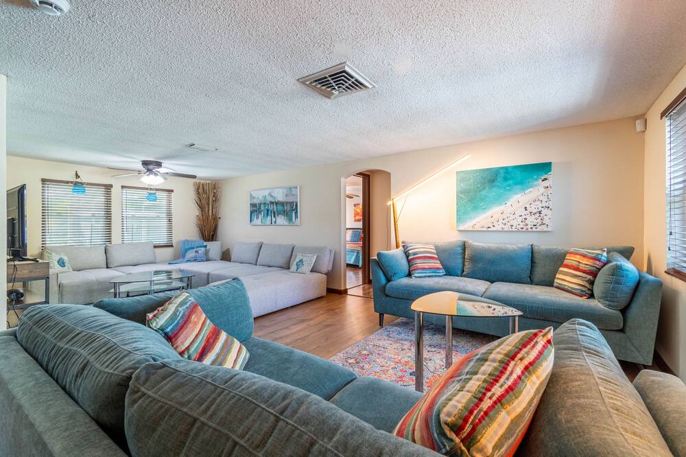 Photo of Livingroom in Jasmine Estates