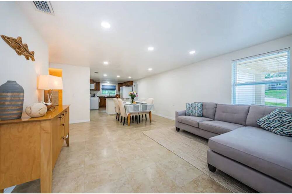 Photo of Livingroom in Tarpon Springs