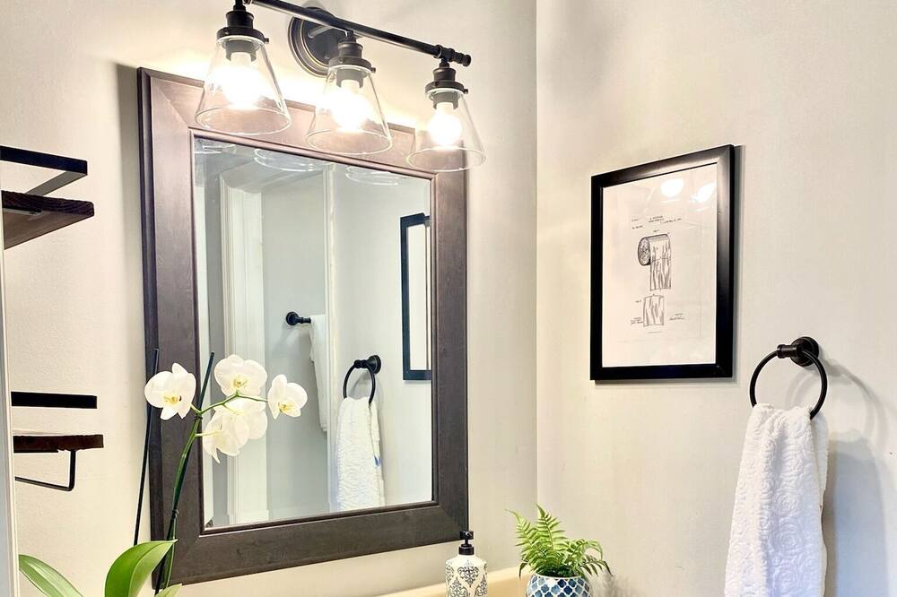 Photo of Bathroom in Egypt Lake-Leto