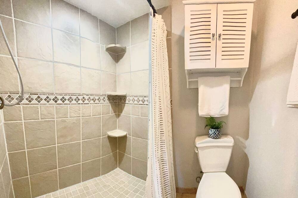 Photo of Bathroom in Egypt Lake-Leto