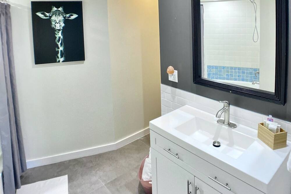 Photo of Bathroom in Egypt Lake-Leto