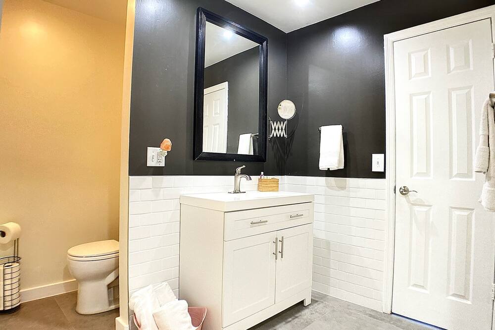 Photo of Bathroom in Egypt Lake-Leto