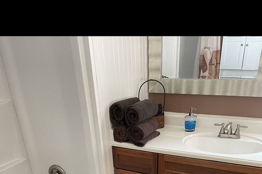 Photo of Bathroom in Weeki Wachee Gardens