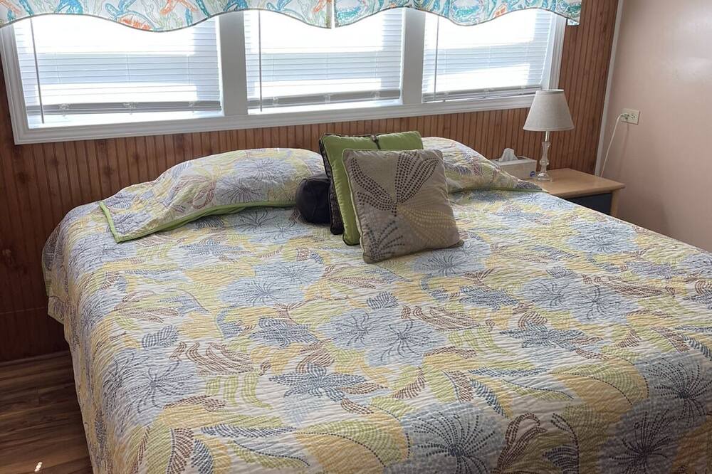 Photo of Bedroom in Weeki Wachee Gardens