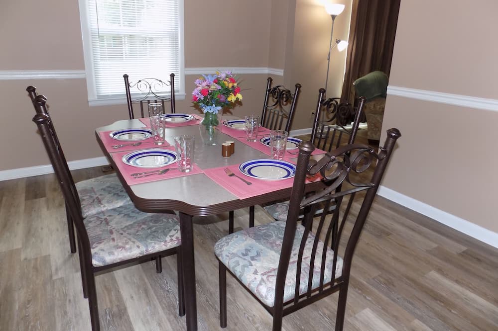 Photo of Livingroom in Perry