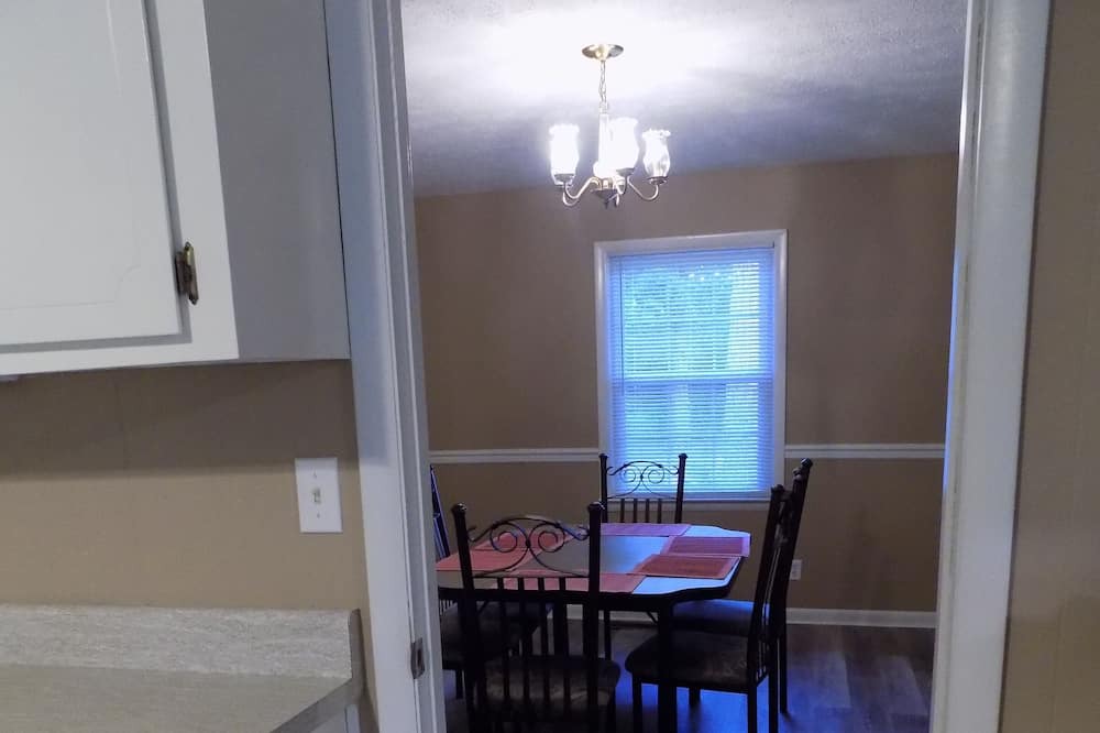 Photo of Bedroom in Perry