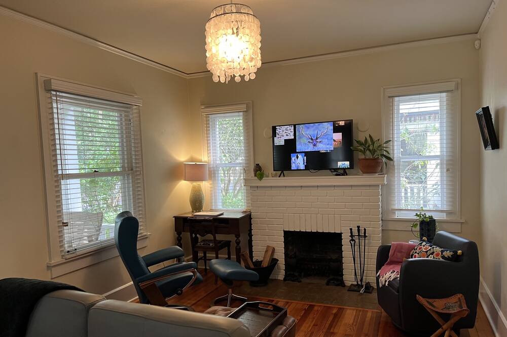 Photo of Livingroom in Historic Old Northeast
