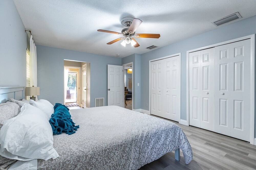 Photo of Bathroom in Seminole