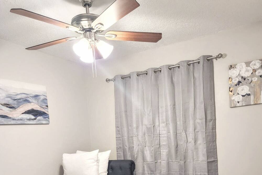 Photo of Bedroom in Oak Ridge