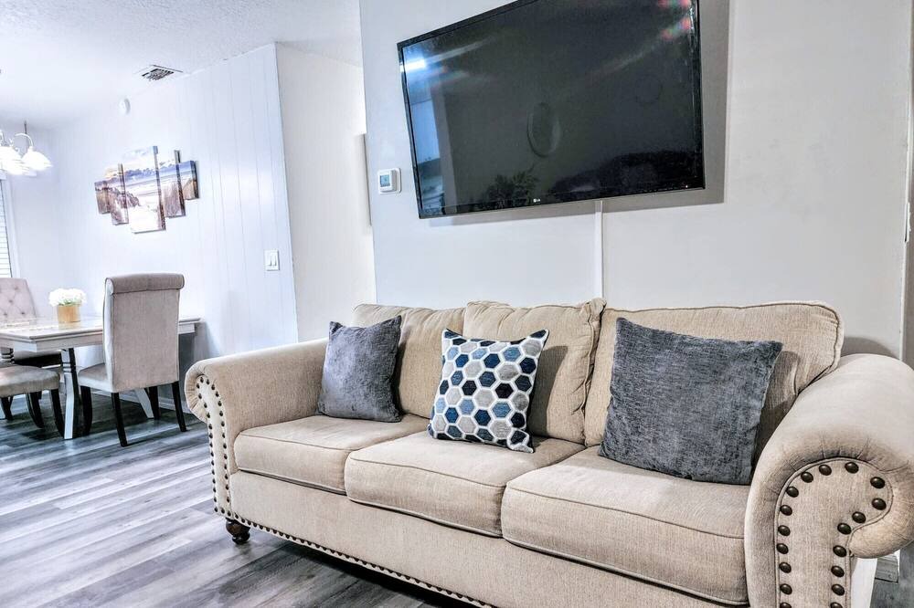 Photo of Livingroom in Oak Ridge
