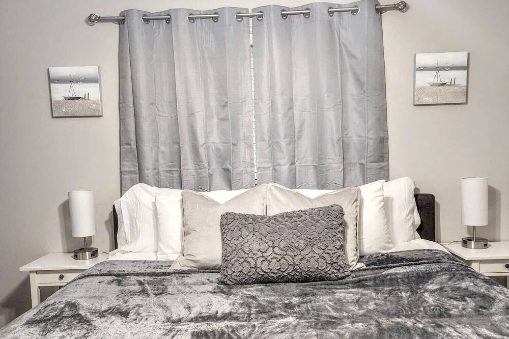 Photo of Bedroom in Oak Ridge