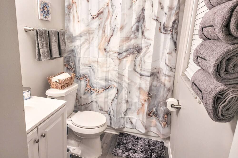 Photo of Bathroom in Oak Ridge
