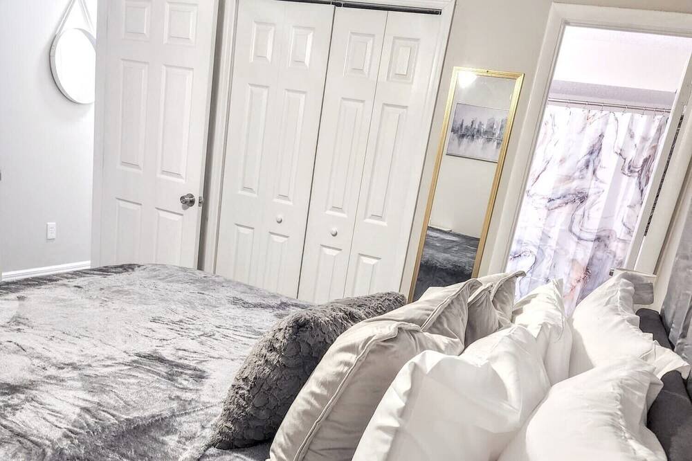 Photo of Bedroom in Oak Ridge