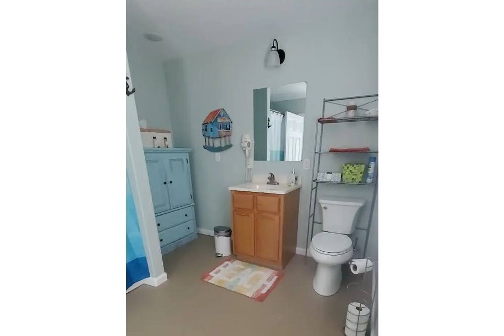 Photo of Bathroom in Pretty Bayou