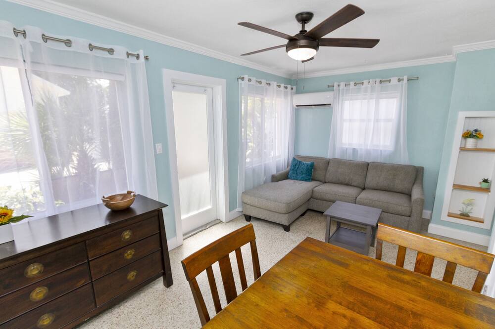 Photo of Livingroom in Pass-a-Grille