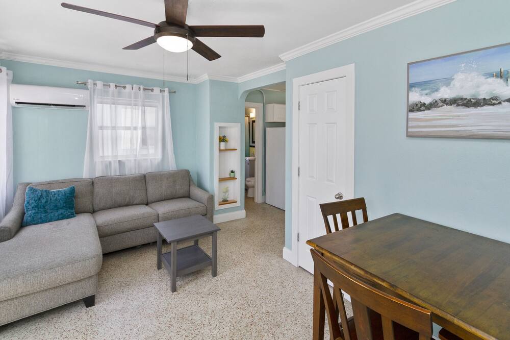 Photo of Livingroom in Pass-a-Grille