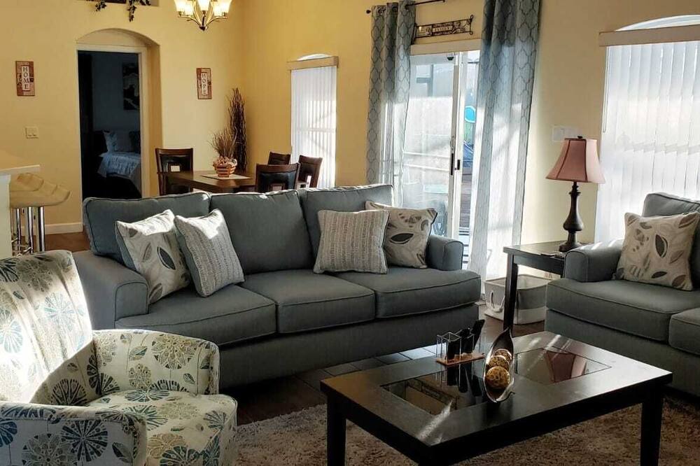 Photo of Livingroom in Greater Groves