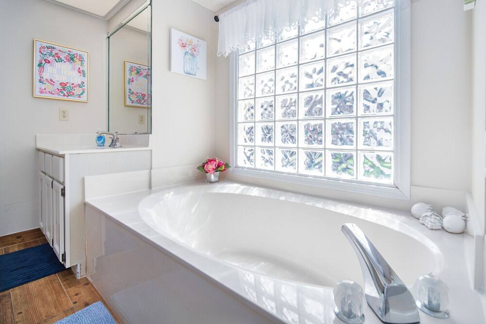 Photo of Bathroom in Mandarin