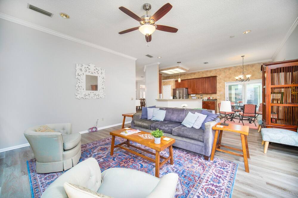 Photo of Livingroom in Mandarin
