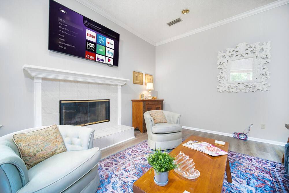 Photo of Livingroom in Mandarin