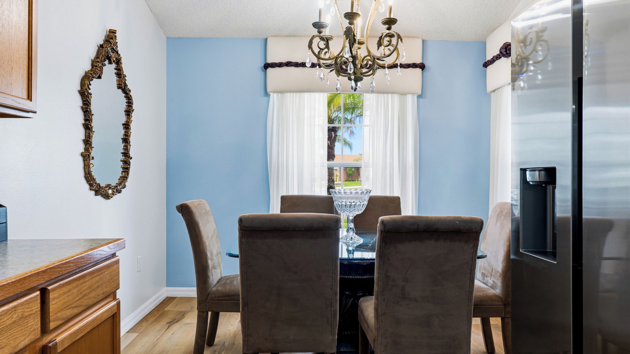 Photo of Livingroom in Crescent Lakes