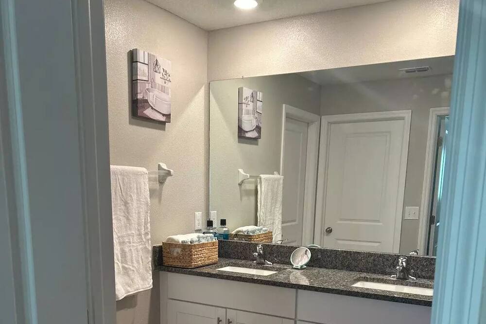 Photo of Bathroom in Wimauma
