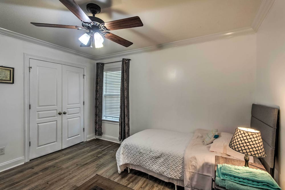 Photo of Bedroom in Valdosta