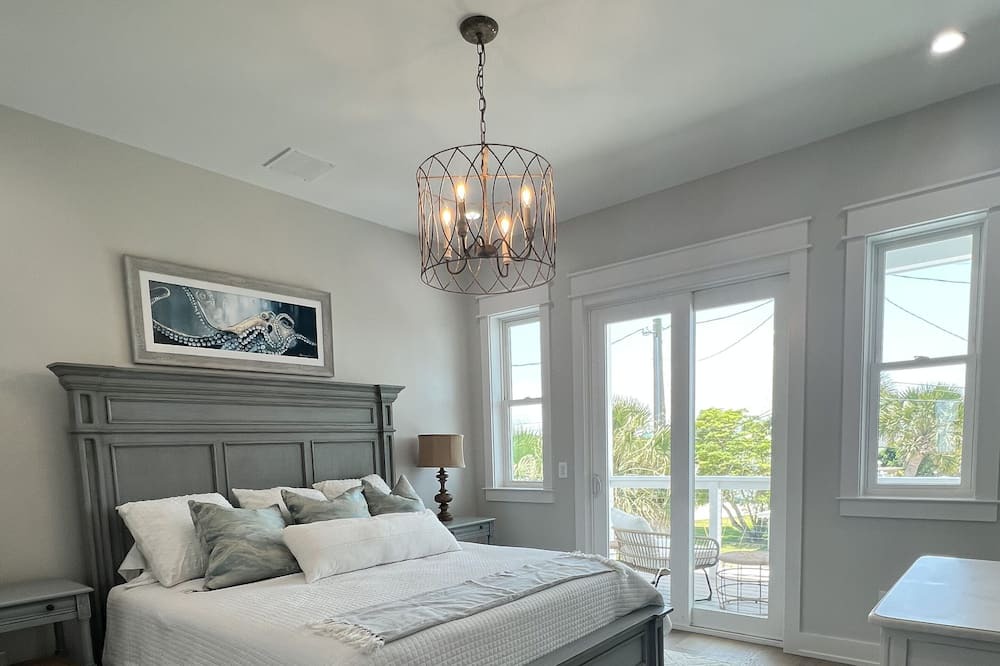 Photo of Bedroom in Laguna Beach