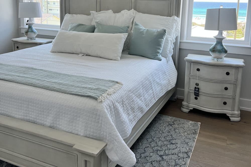 Photo of Bedroom in Laguna Beach